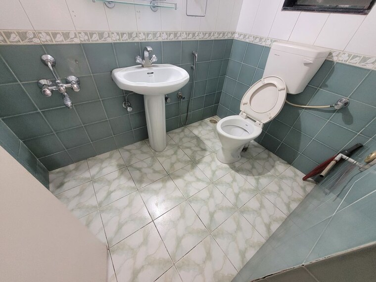 Bathroom, belvalkar-ashirwad 3 Bedroom 1340 Sq.Ft. Apartment In Bhandarkar Road Pune 10735582