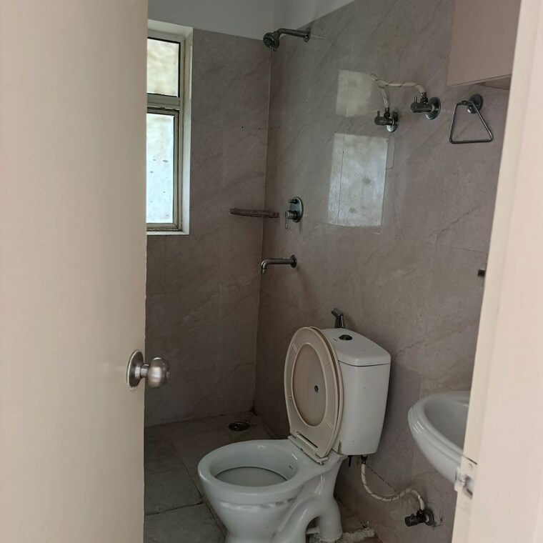Bathroom, lavender-floors 3 Bedroom 260 Sq.Yd. Builder Floor In Sector 89 Faridabad 10735610