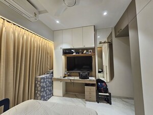 Room in 2 BHK Apartment at Peninsula Celestia Spaces, Parel – for Sale