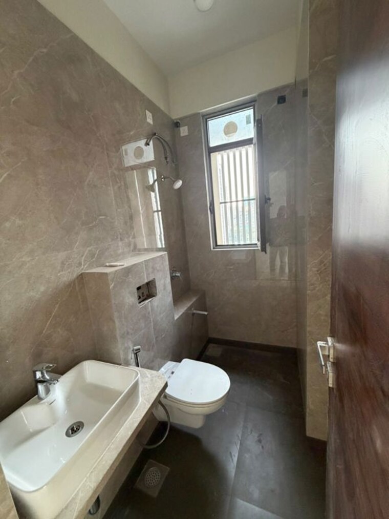 Bathroom, matunga east 2 Bedroom 670 Sq.Ft. Apartment In Matunga East Mumbai 10735640