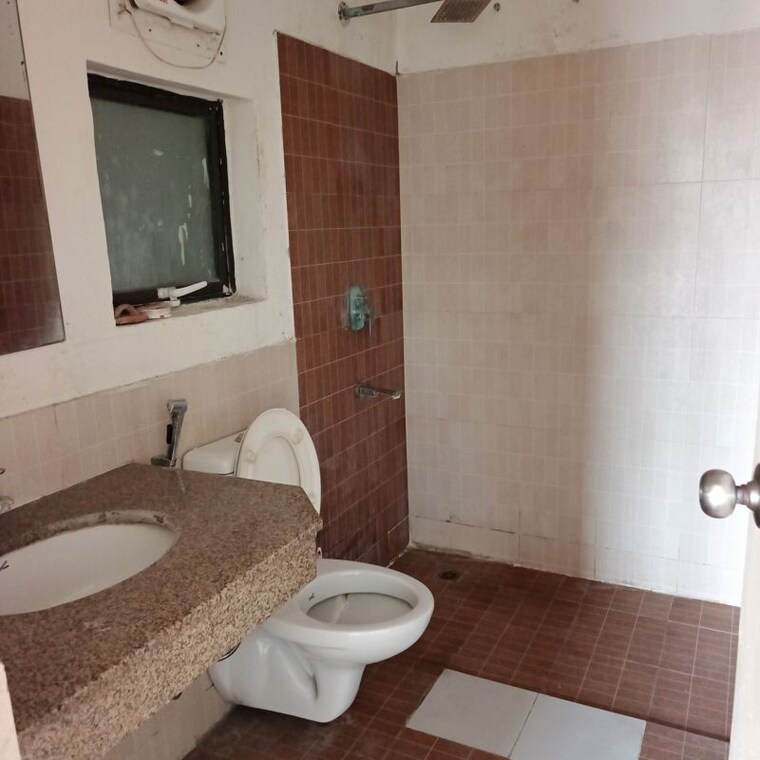 Bathroom, umang-summer-palms 2 Bedroom 1248 Sq.Ft. Apartment In Sector 86 Faridabad 10735651