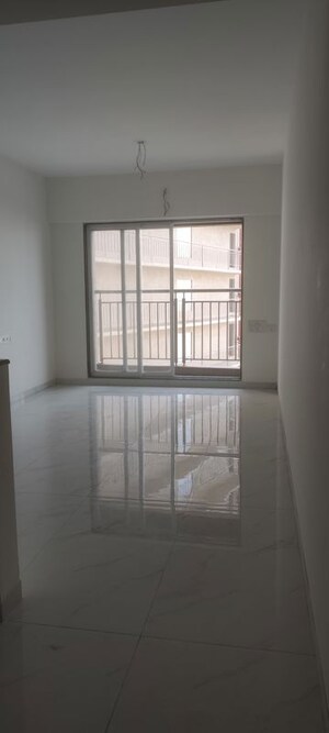 Room in 2 BHK Apartment at Anant Metropolis Insignia Towers, Kasarvadavali – for Rent