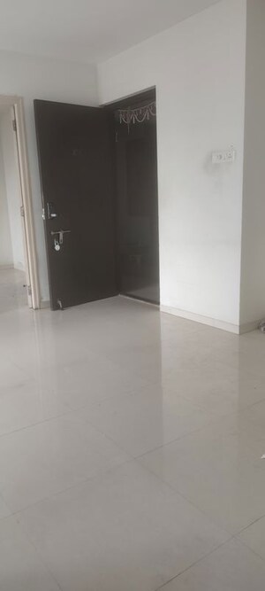 Room in 2 BHK Apartment at Puranik Hometown Phase III, Ghodbunder Road – for Rent