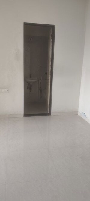 Room in 2 BHK Apartment at Puranik Hometown Phase III, Ghodbunder Road – for Rent
