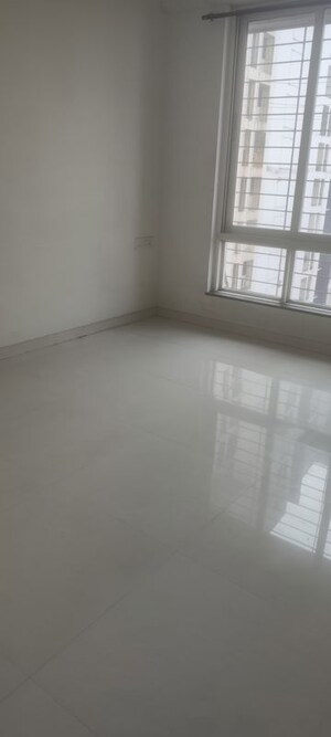 Room in 2 BHK Apartment at Puranik Hometown Phase III, Ghodbunder Road – for Rent
