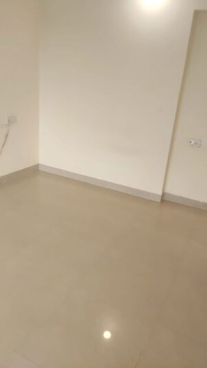 Room in 1 BHK Apartment at Bhoomi Castle, Malad West – for Rent