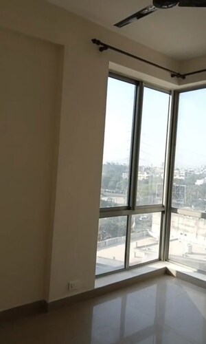 Room in 2 BHK Apartment at Pioneer Park Phase 1, Sector 61 – for Rent