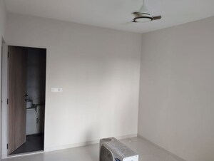 Room in 2 BHK Apartment at Sugee Atharva, Prabhadevi – for Rent