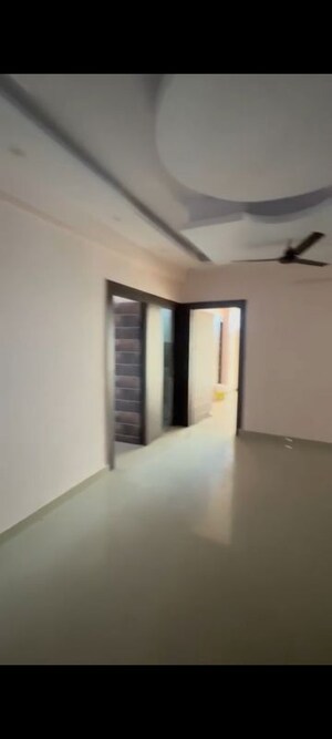 Room in 3 BHK Apartment at Proview Officer City, Raj Nagar Extension – for Rent