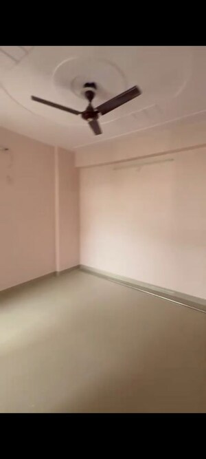 Room in 3 BHK Apartment at Proview Officer City, Raj Nagar Extension – for Rent