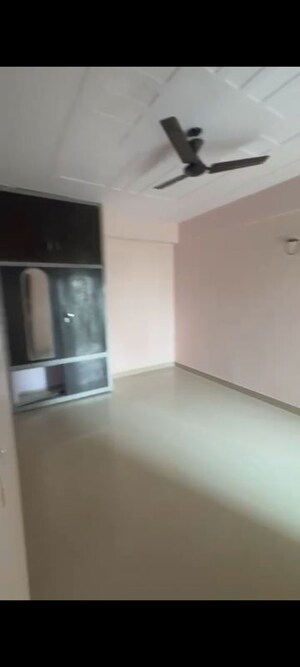 Room in 3 BHK Apartment at Proview Officer City, Raj Nagar Extension – for Rent