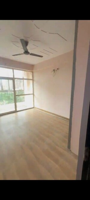 Room in 3 BHK Apartment at Proview Officer City, Raj Nagar Extension – for Rent