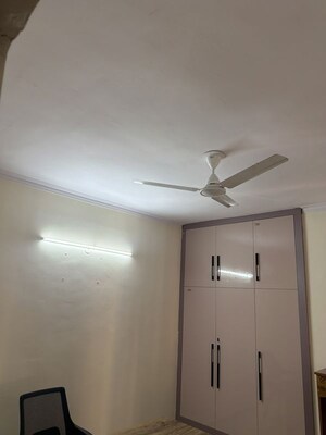 Room in 2.5 BHK Apartment at Amrapali Verona Heights, Tech Zone 4 Greater Noida – for Sale