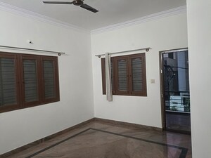 Room in 3 BHK Builder Floor at Amarjyothi Layout – for Rent