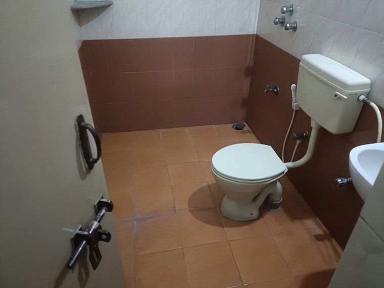 Bathroom, amarjyothi layout 3 Bedroom 1600 Sq.Ft. Builder Floor In Amarjyothi Layout Bangalore 10735750