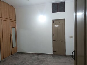 Room in 3 BHK Builder Floor at Amarjyothi Layout – for Rent