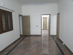 Room in 3 BHK Builder Floor at Amarjyothi Layout – for Rent