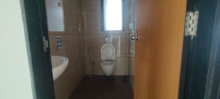 Bathroom, kalpaka-goregaon 3 Bedroom 850 Sq.Ft. Apartment In Goregaon West Mumbai 10735759
