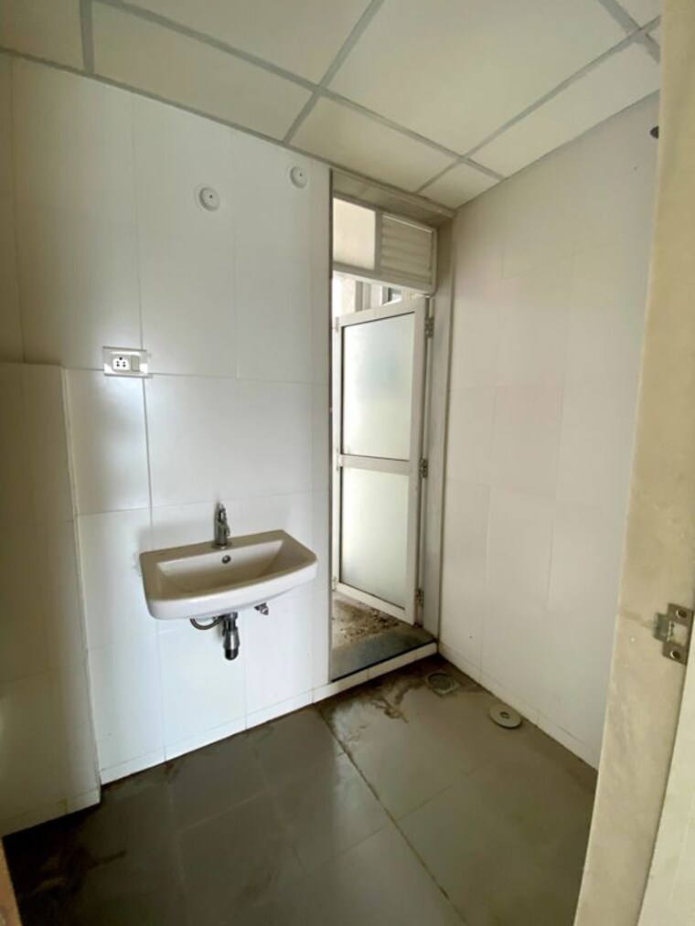 Bathroom, godrej-emerald 2 Bedroom 1100 Sq.Ft. Apartment In Ghodbunder Road Thane 10735756