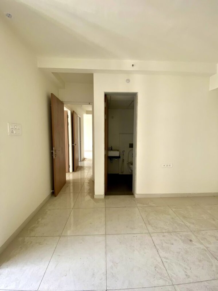 Room, godrej-emerald 2 Bedroom 1100 Sq.Ft. Apartment In Ghodbunder Road Thane 10735756