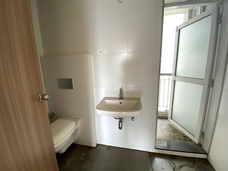 Bathroom, godrej-emerald 2 Bedroom 1100 Sq.Ft. Apartment In Ghodbunder Road Thane 10735756
