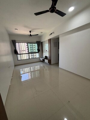 Room in 2 BHK Apartment at Kalpataru Immensa, Kolshet Road – for Rent