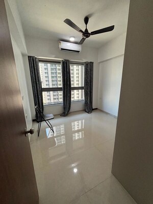 Room in 2 BHK Apartment at Kalpataru Immensa, Kolshet Road – for Rent