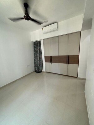 Room in 2 BHK Apartment at Kalpataru Immensa, Kolshet Road – for Rent