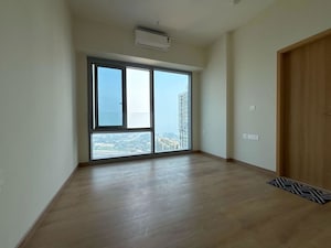 Room in 2 BHK Apartment at Piramal Aranya, Byculla – for Sale