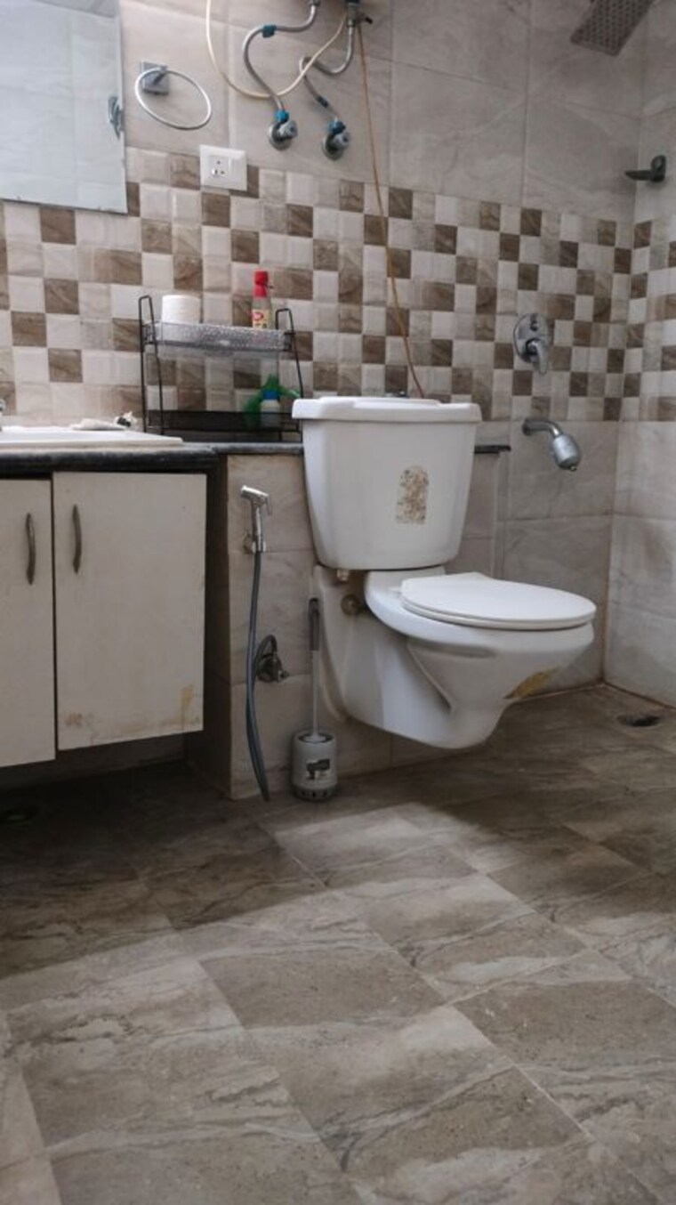 Bathroom, apex-athena 3 Bedroom 1732 Sq.Ft. Apartment In Sector 75 Noida 10735812