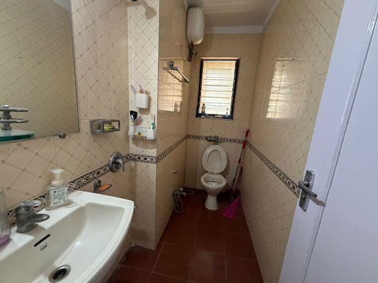 Bathroom, lokhandwala-whispering-palms 2 Bedroom 930 Sq.Ft. Apartment In Kandivali East Mumbai 10735838