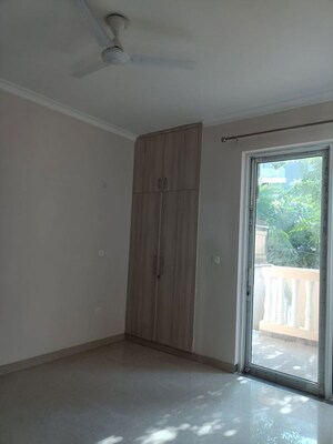 Room in 4 BHK Apartment at Ansal API Versalia, Sector 67a – for Rent