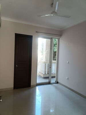 Room in 4 BHK Apartment at Ansal API Versalia, Sector 67a – for Rent