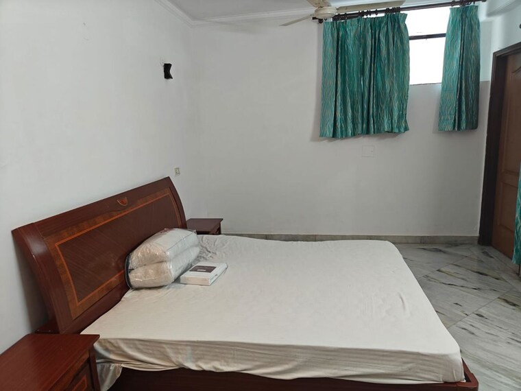 Bedroom, green park 3 Bedroom 300 Sq.Ft. Builder Floor In Green Park Delhi 10735857
