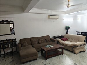 Team Area in 3 BHK Builder Floor at Green Park – for Rent