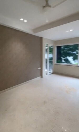 Room in 4 BHK Builder Floor at Sushant Lok I – for Rent