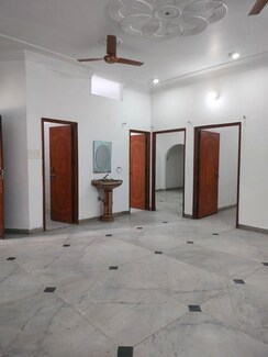 1 BHK +Independent House For Rent in Sector 4