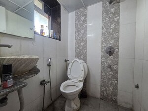 Bathroom in Studio Apartment at Summit Apartment, Goregaon East – for Rent