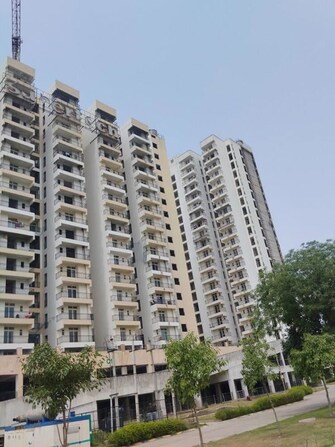 2 BHK 1000 Sq.Ft. Apartment in Supertech Golf Country Village