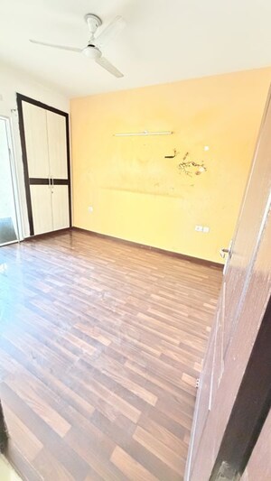 Room in 2 BHK Apartment at Amrapali Verona Heights, Tech Zone 4 Greater Noida – for Sale
