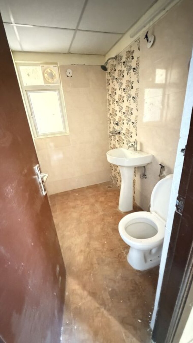 Bathroom, amrapali-verona-heights 3 Bedroom 1300 Sq.Ft. Apartment In Tech Zone 4 Greater Noida Greater Noida 10735821