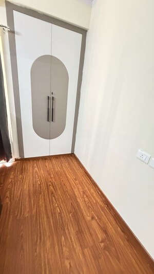 Room in 3 BHK Apartment at Amrapali Verona Heights, Tech Zone 4 Greater Noida – for Sale