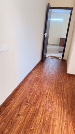 Room in 3 BHK Apartment at Amrapali Verona Heights, Tech Zone 4 Greater Noida – for Sale