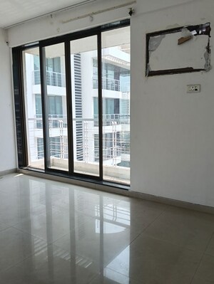 Room in 3 BHK Apartment at Kesar Harmony, Kharghar – for Rent