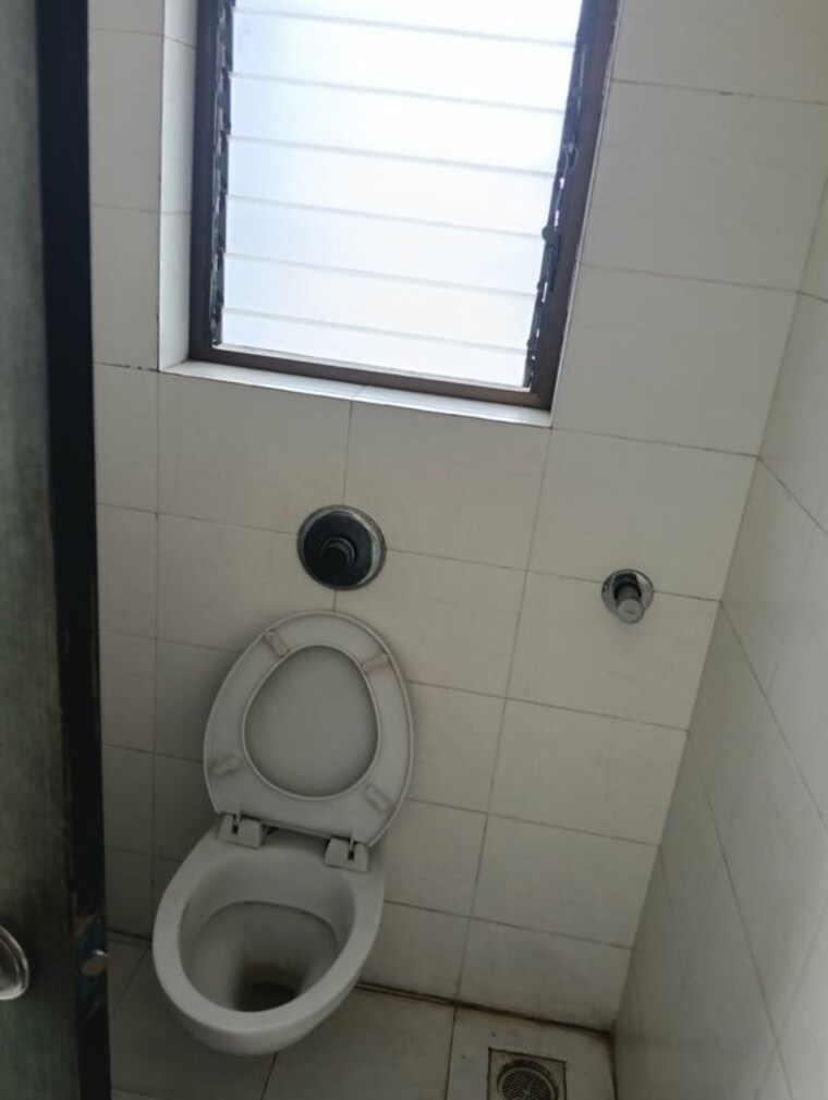 Bathroom, kesar-harmony 3 Bedroom 1850 Sq.Ft. Apartment In Kharghar Navi Mumbai 10735968