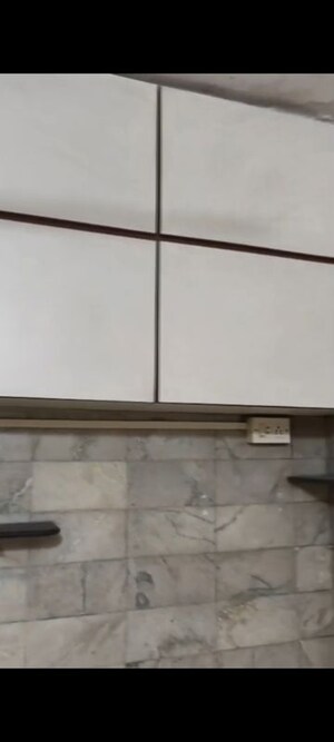 Room in 1 BHK Apartment at Jumbo Darshan, Andheri East – for Rent
