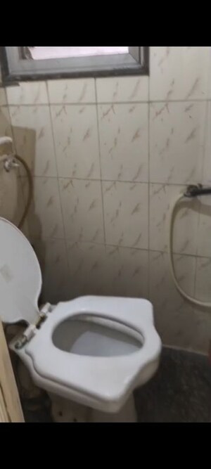 Bathroom in 1 BHK Apartment at Jumbo Darshan, Andheri East – for Rent