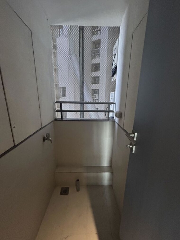 Bathroom, lodha-trump-tower 4 Bedroom 1600 Sq.Ft. Apartment In Worli Mumbai 10735998