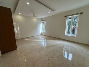 Room in 4 BHK Apartment at Sterling Brunton, Mg Road – for Rent