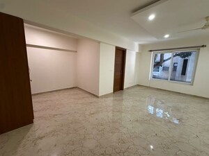 Room in 4 BHK Apartment at Sterling Brunton, Mg Road – for Rent